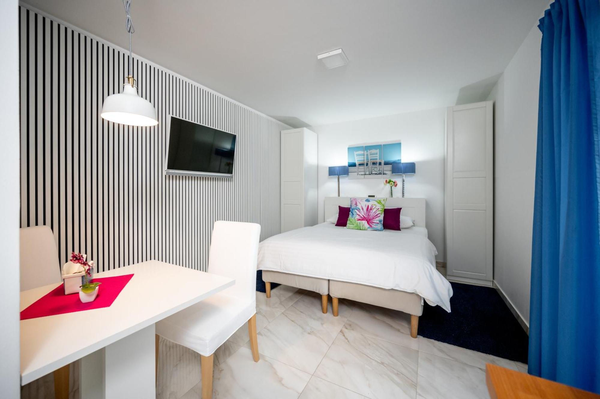 Adorami Apartments バスカ エクステリア 写真