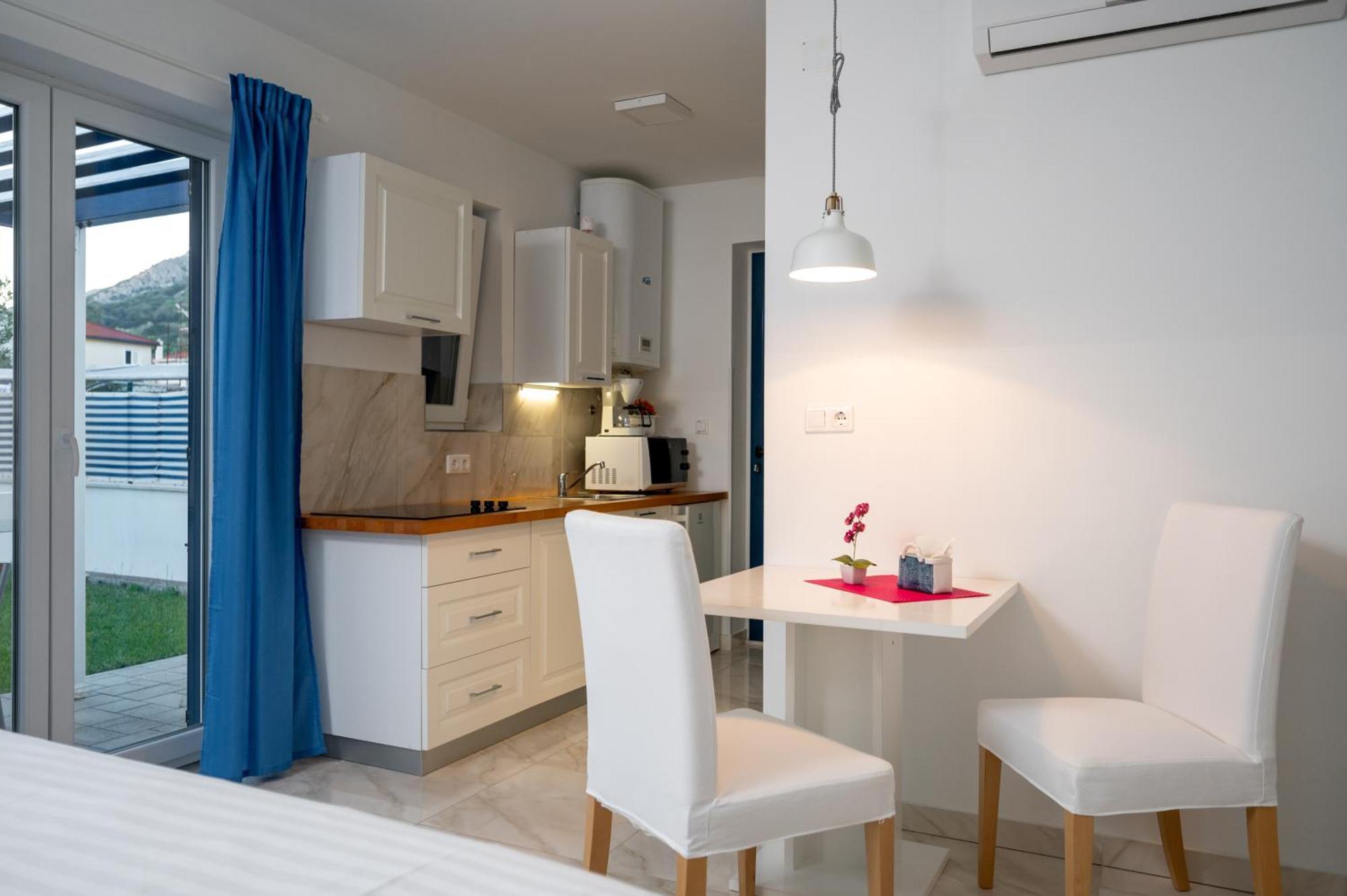Adorami Apartments バスカ 部屋 写真